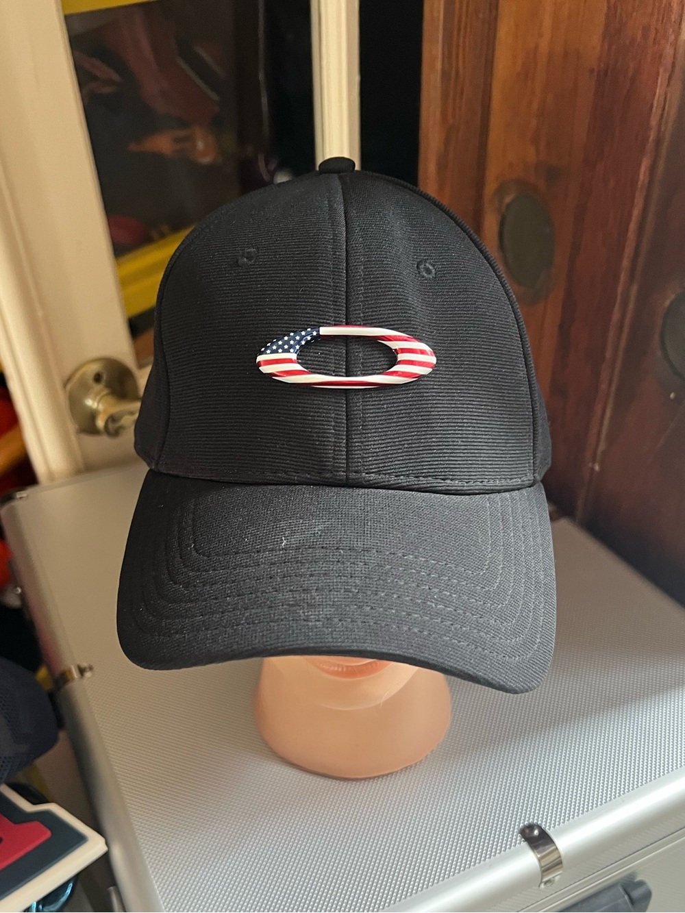 Oakley Men's Black Baseball Cap with American Flag O Emblem flex fit S/M